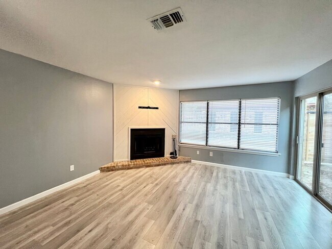 Foto del edificio - **APPLICATION RECEIVED** **MOVE-IN SPECIAL...
