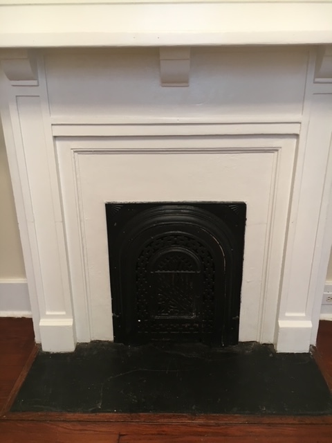 Repisa de chimenea - 8210 Plum St