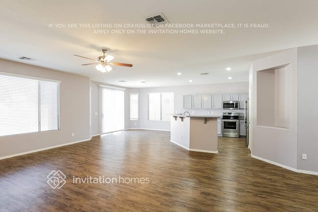 Building Photo - 7120 S 24th Ln