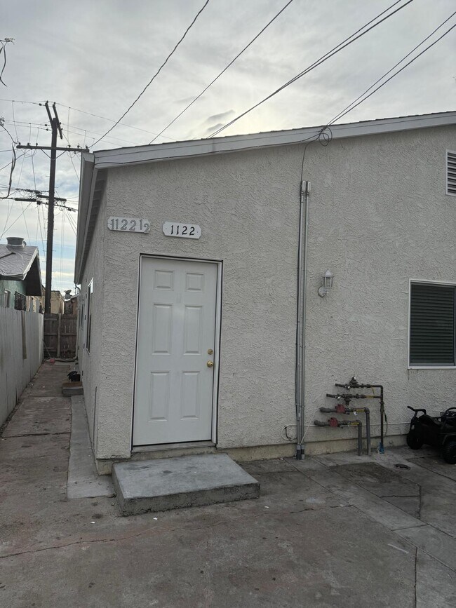 Building Photo - 1122 E 27th St