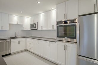 Building Photo - 3468 Rue Drummond