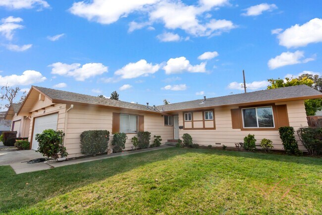 Foto del edificio - Welcome Home: 893 Blazingwood Avenue, Cupe...