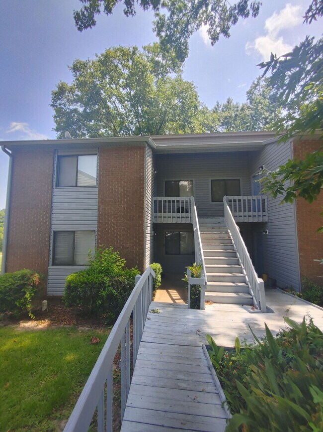 Foto del edificio - Spacious 2 Bedroom/1 Bath