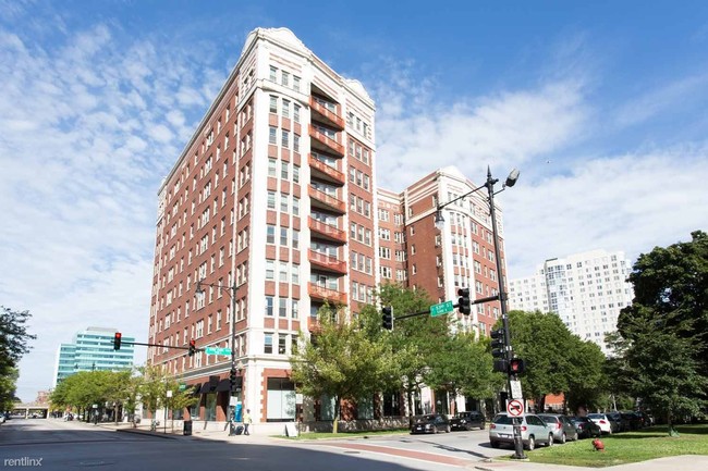 5242 S Hyde Park Blvd, Chicago, IL 60615 - Condo for Rent in Chicago, IL | Apartments.com