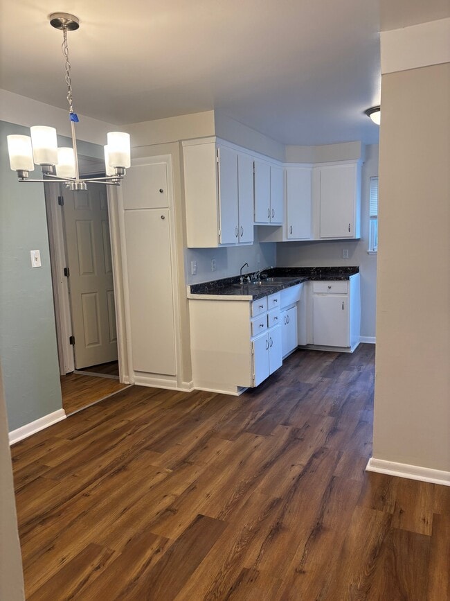 Building Photo - 1110 MacDonald Ave