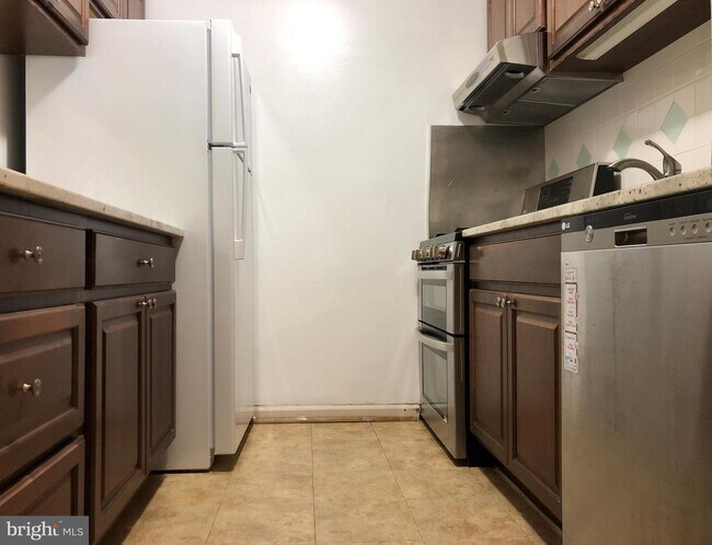 Foto del edificio - 5802 Cove Landing Rd