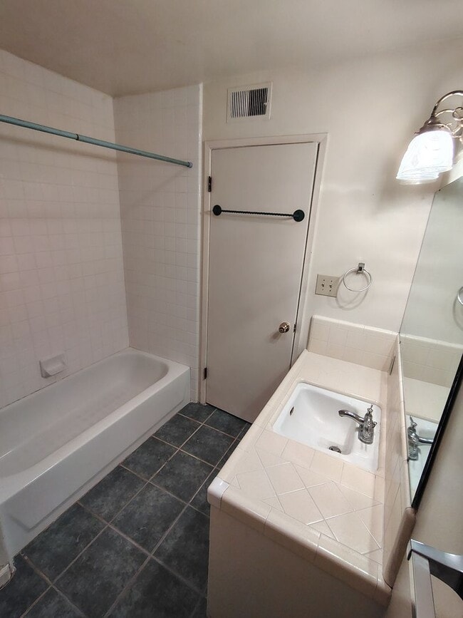 Foto del edificio - 1136 Cambridge Ct