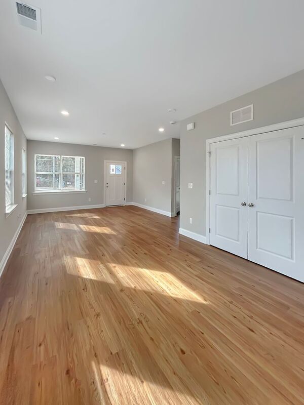 Building Photo - 108 Elwood St