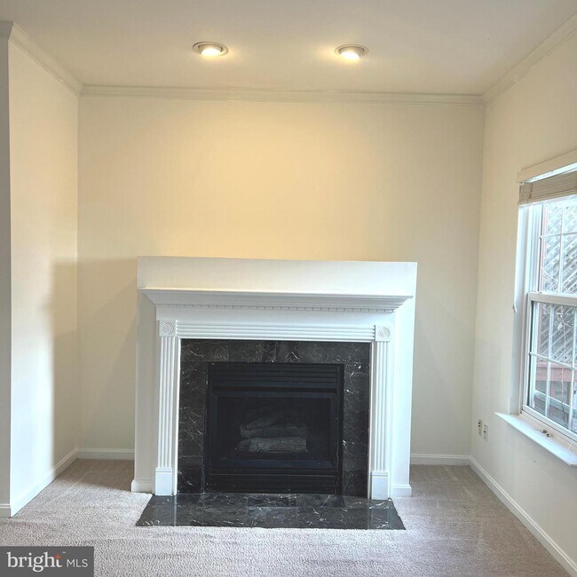Building Photo - 588 Lilac Terrace NE