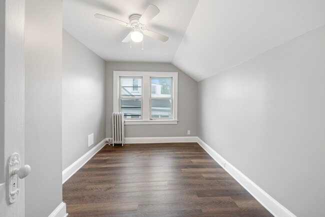 Foto del edificio - 67 Grumman Ave