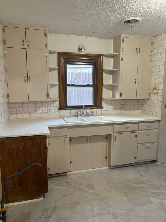 Kitchen - 909 S Milam St