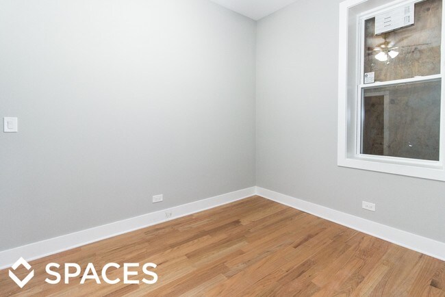 Building Photo - 2119 W Chicago Ave