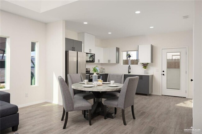 Building Photo - 1605 Karen Dr