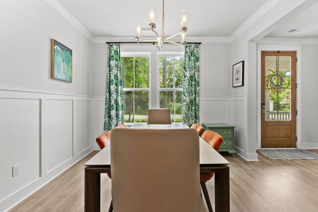 Building Photo - Spacious 4-Bedroom Summerville Home with lots of Southern Charm.