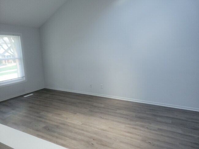 Building Photo - 6823 Park Ridge Dr