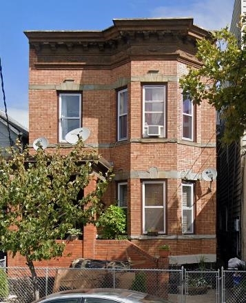 Primary Photo - 204 61st St