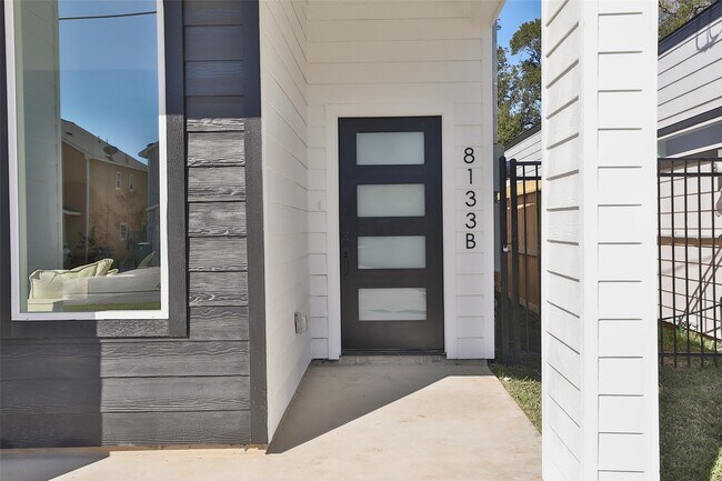 Foto del edificio - 8133 Cabot St