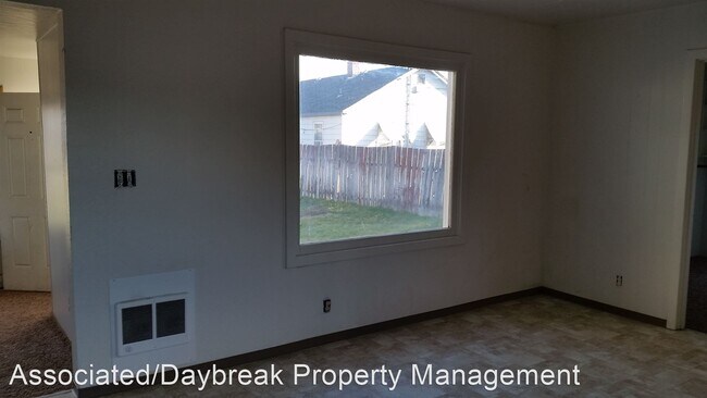 Building Photo - 3 br, 1 bath House - 1310 Ledwich
