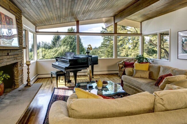 Foto del edificio - Clyde Hill Mid-Cetntury Modern Home