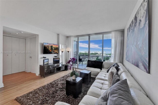 Foto del edificio - 1900 Sunset Harbour Dr