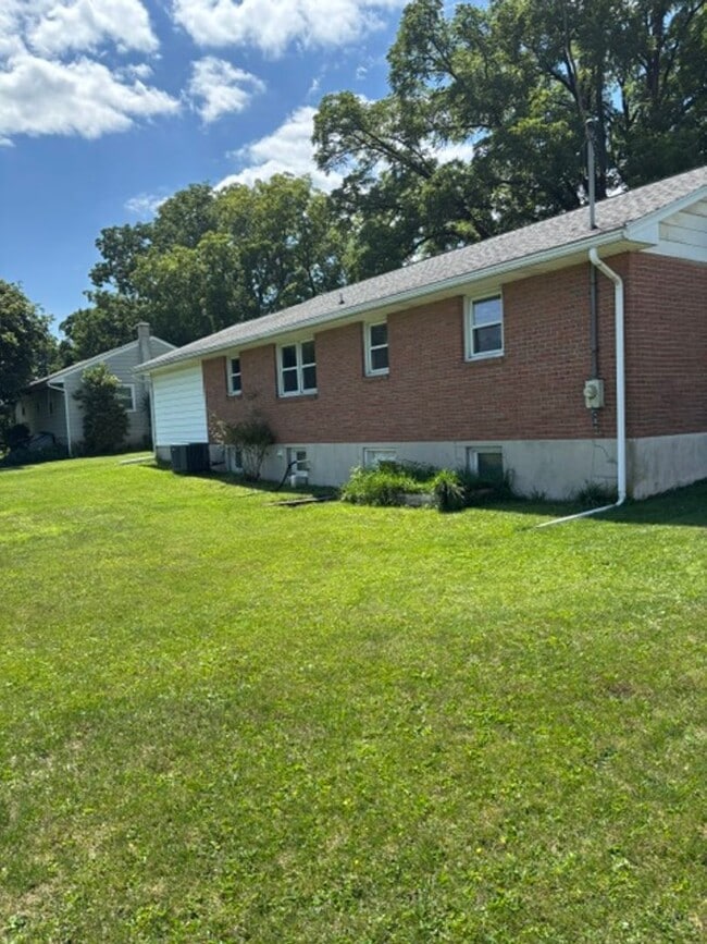 Foto del edificio - 34 Locust Ln