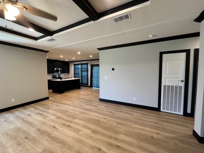 Building Photo - 1093 Anna Ln