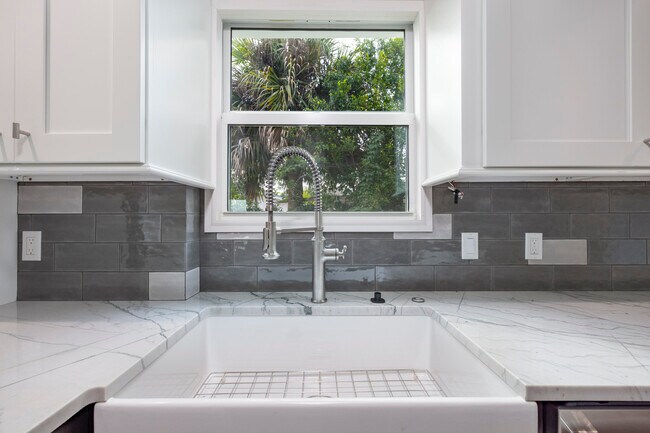 Foto del edificio - 1036 NE Wright Ave