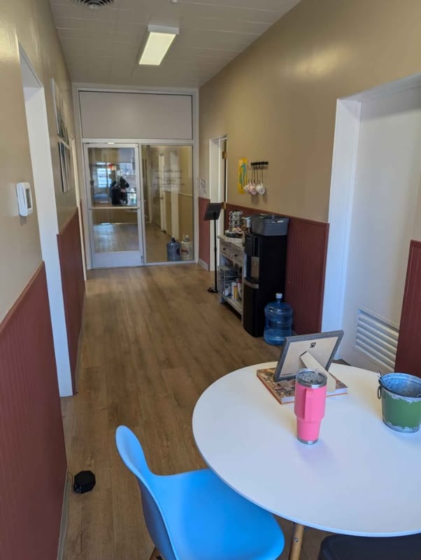 Building Photo - 112 Shoshone St E