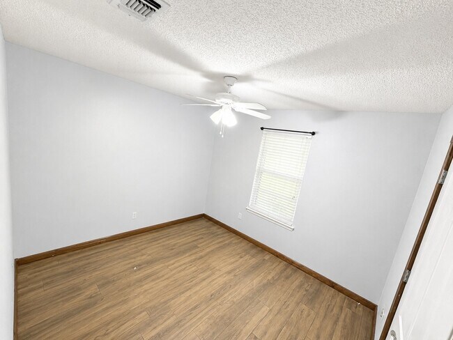 Foto del edificio - 421 Arnold Ave