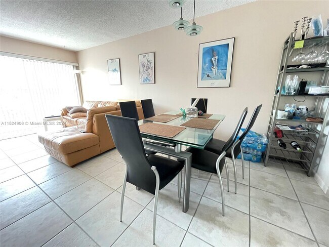 Foto del edificio - 17800 Atlantic Blvd