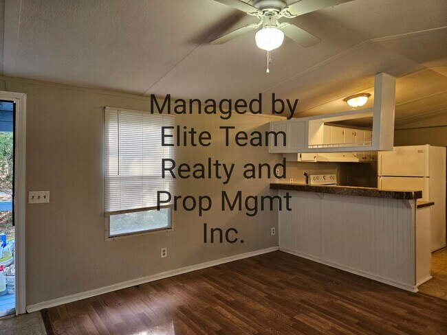 Building Photo - 2 bed 1.5 bath single wide located in Rock...