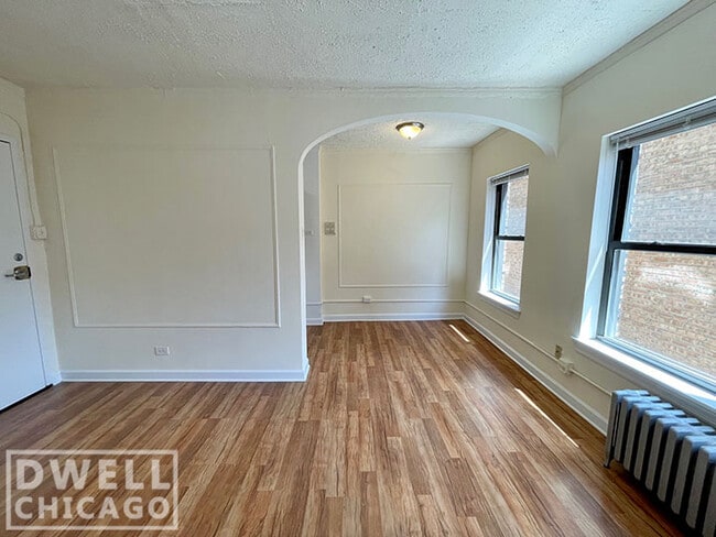 Building Photo - 5451 N Kenmore Ave