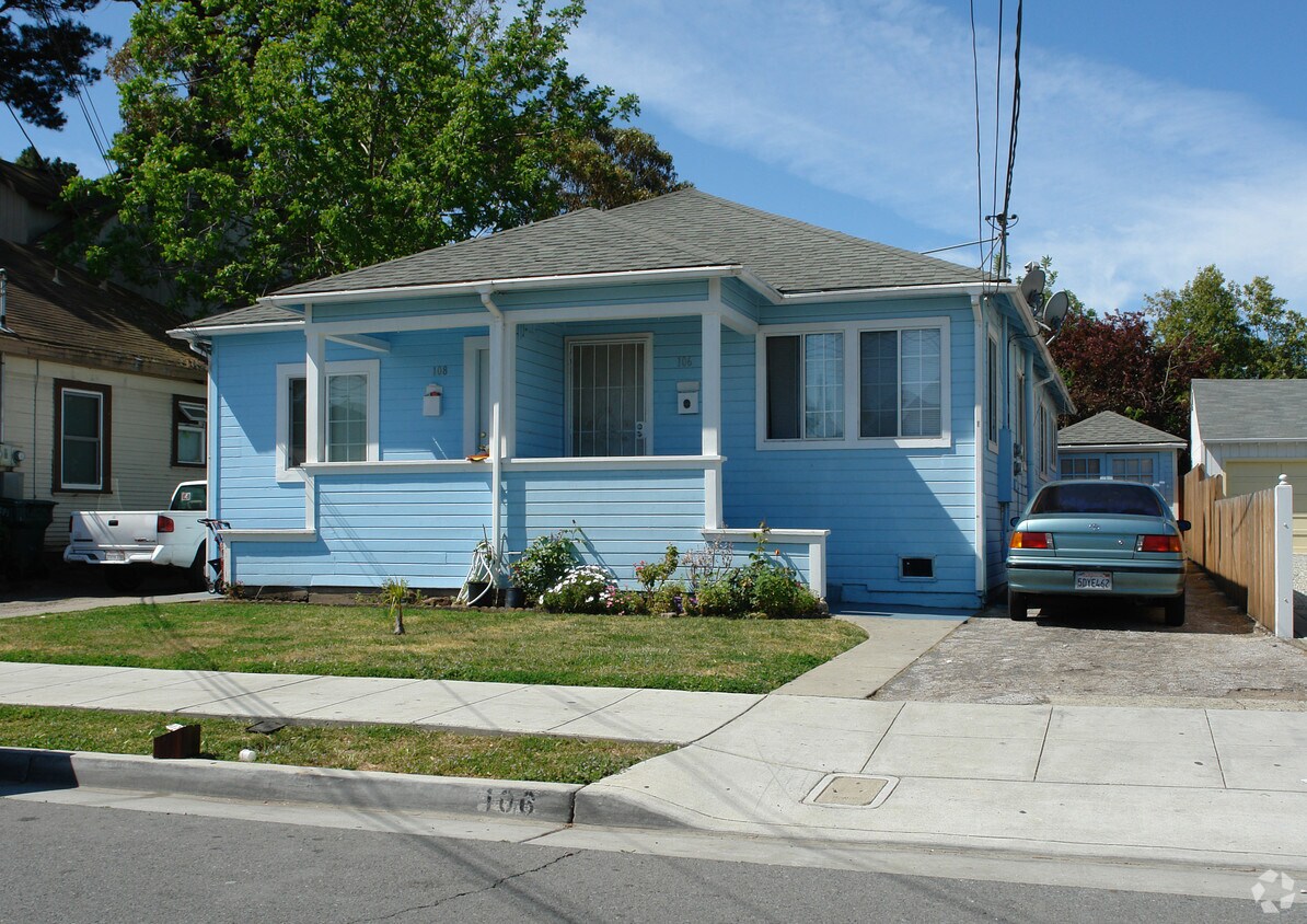 Primary Photo - 106-108 S Fremont St