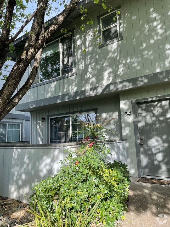 Building Photo - 200 Ridgetop Dr