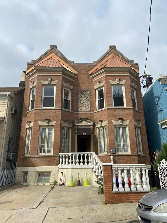 Foto del edificio - 4523 Harrison Pl