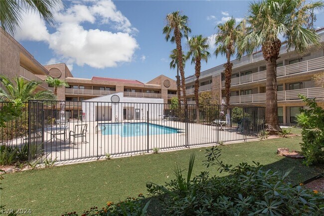 Foto del edificio - 2221 W Bonanza Rd