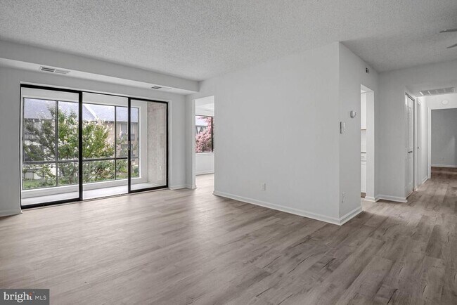Foto del edificio - 10223 Valentino Dr