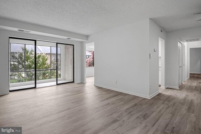 Building Photo - 10223 Valentino Dr