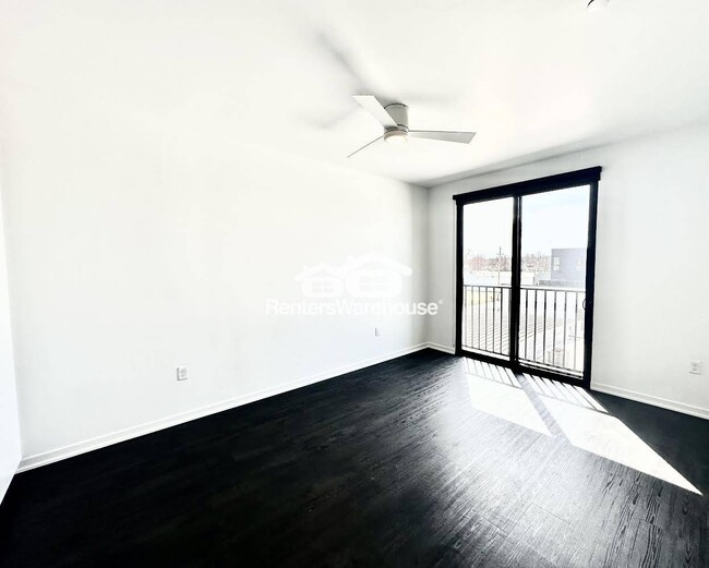 Building Photo - 329 5th St
