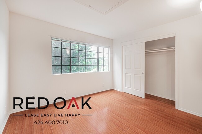 Building Photo - 4651 Cahuenga Blvd