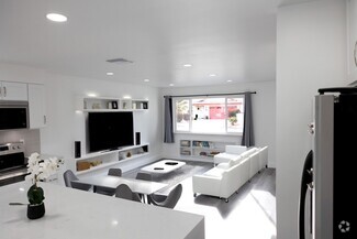 Building Photo - 53130 Avenida Mendoza