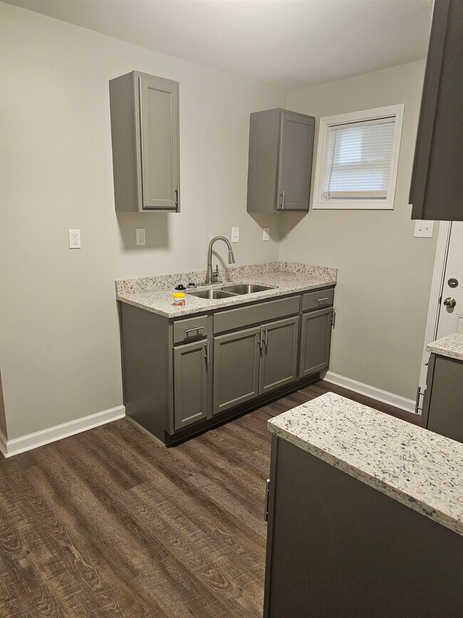 Foto del edificio - 30 E MCKELLAR St