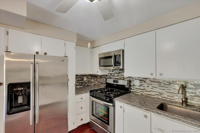 Foto del edificio - 369 Walden Green Rd