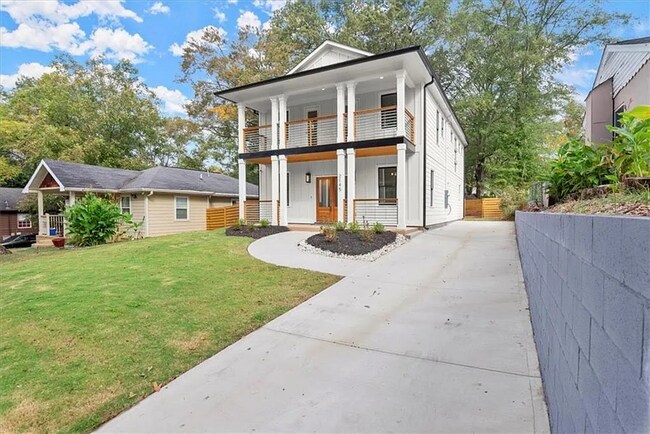 Foto del edificio - Spacious 4BR/4BA Home in Prime College Park Location