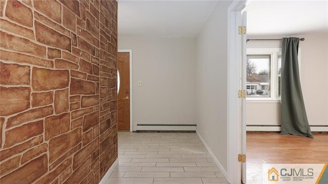 Building Photo - 85 Winthrop Rd