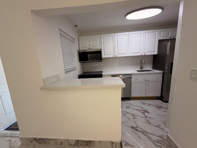 Building Photo - 11050 Biscayne Blvd