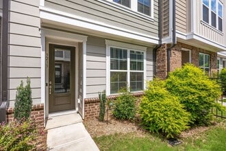 Building Photo - 3213 Zenith Ln