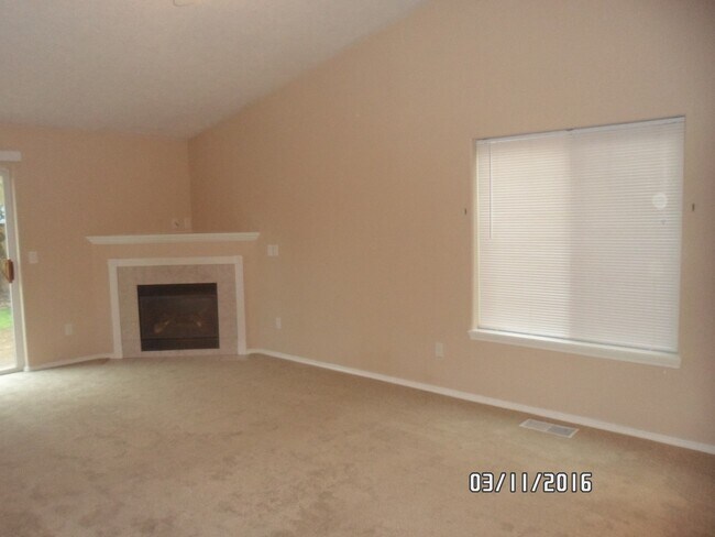 Building Photo - 3059 NE Buel St.