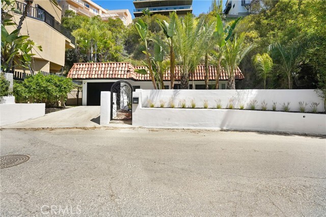 Building Photo - 2170 Sunset Plaza Dr