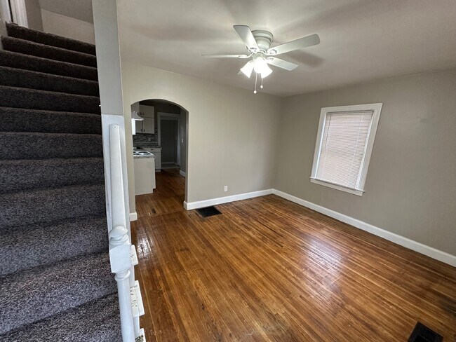 Building Photo - 1224 Weller Ave